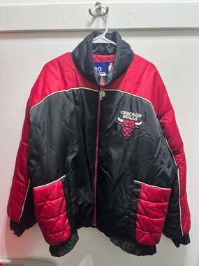 Vintage 90s NBA Chicago Bulls Pro Player Mens XL Red Black Puffer Jacket